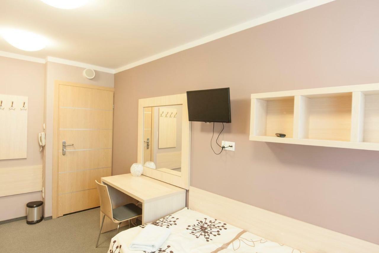 Strumyk Hostel Krakau Buitenkant foto